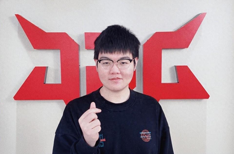 S赛选手发挥出色，荣膺最佳MVP