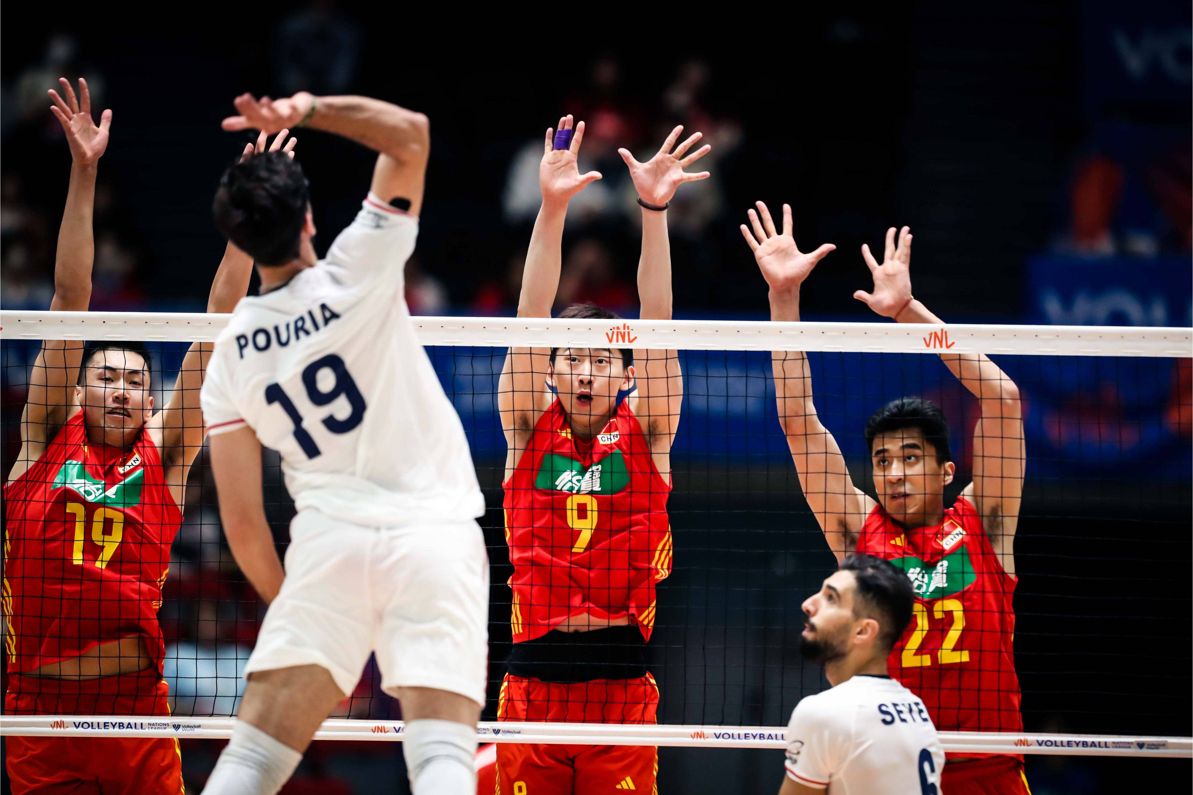 法国队力克中国队，安赛龙扛起全队