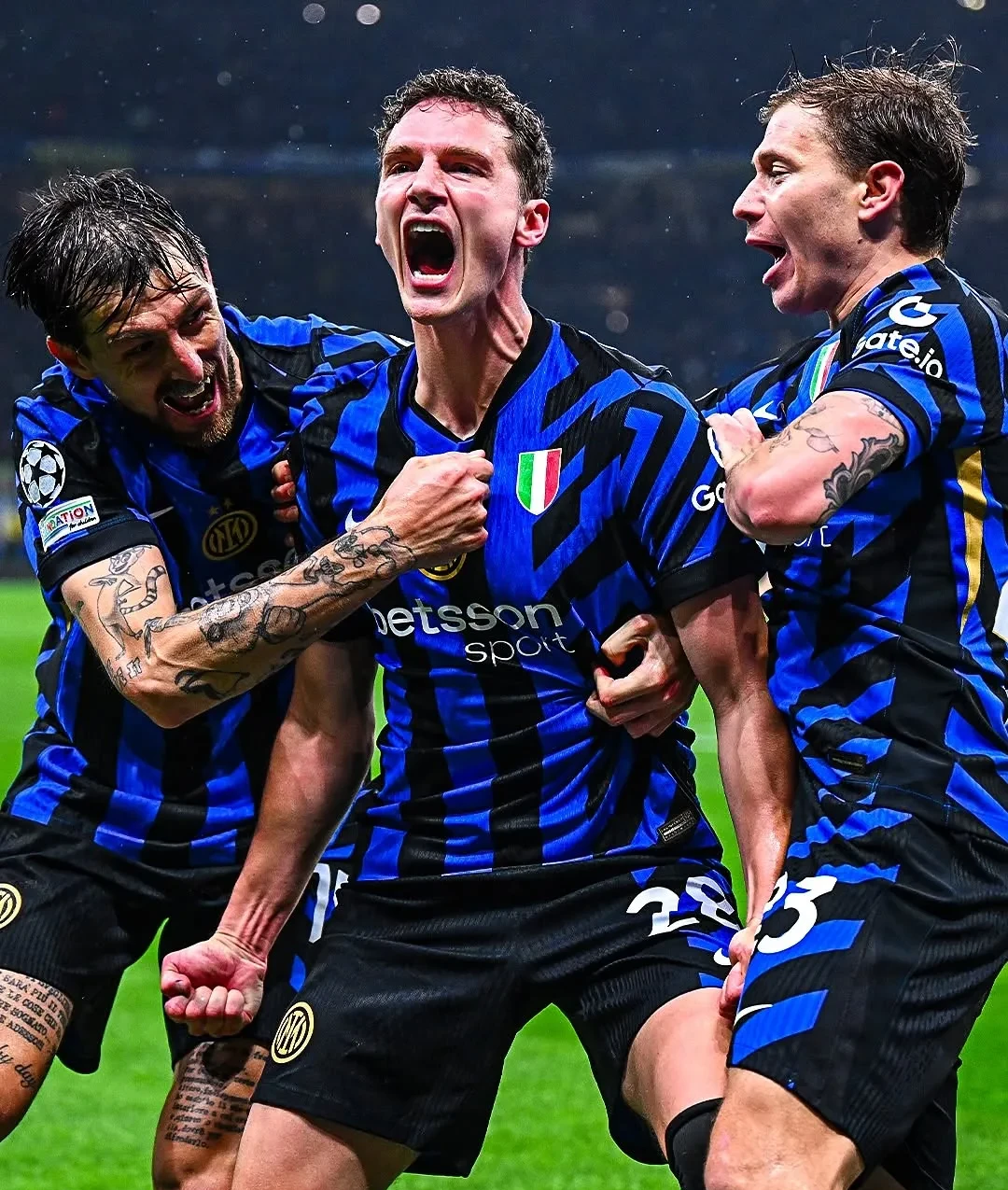 AC米兰横扫希腊，阿圭罗扛起全队